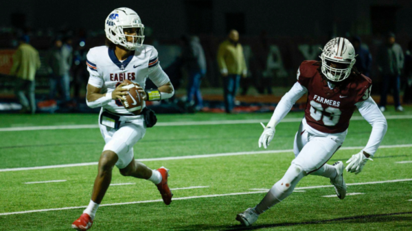 Allen quarterback Mike Hawkins