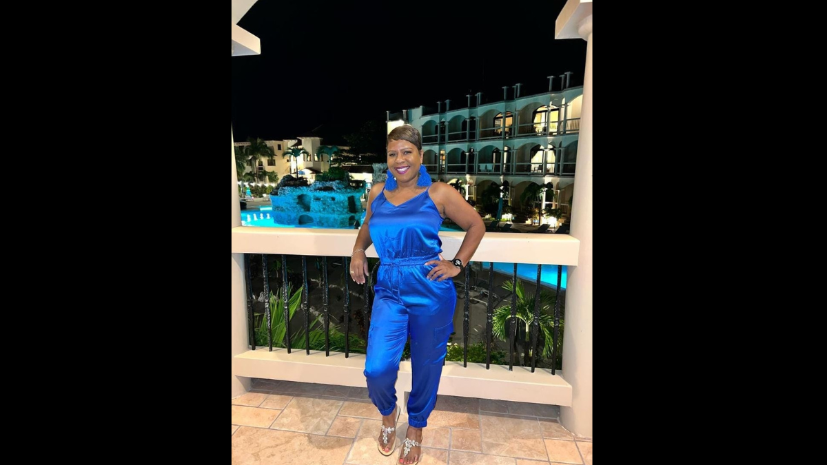 Superb Woman: April Young - I Messenger
