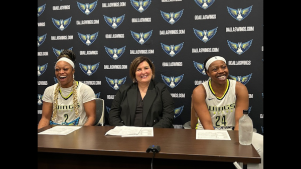 Oydssey Sims, Coach Latricia Trammel, Arike Ogunbowale after their 94-88 win over the Lynx.